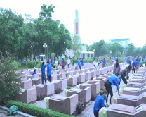 Thành đoàn Vinh tổ chức ra quân vệ sinh nghĩa trang liệt sỹ Thành phố và VSMT